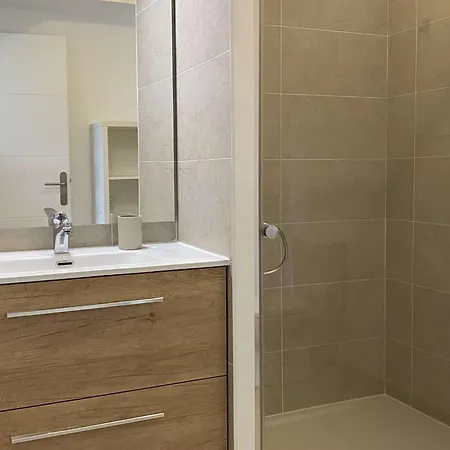Apartman Bel T2 Avec Terrasse Privative Et Parking A - Fr-1-553-299