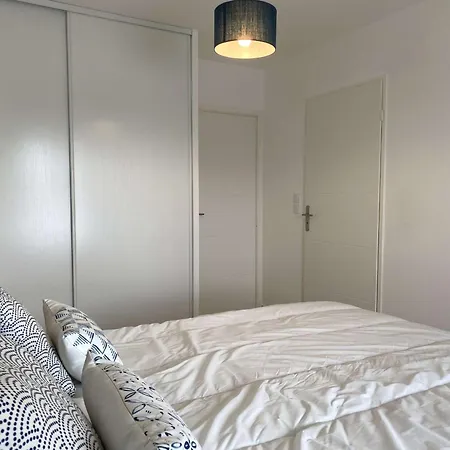 Bel T2 Avec Terrasse Privative Et Parking A - Fr-1-553-299